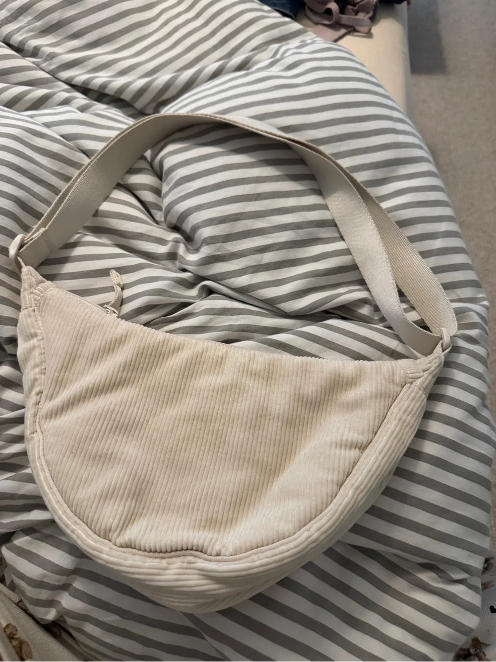 Uniqlo round mini Shoulder Bag in Off-White corduroy